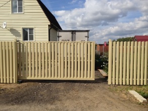 Ворота откатные из евроштакетника - пример 12 фото в Дедовске