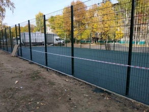 Забор на спортивную площадку 40 метров фото в Дедовске