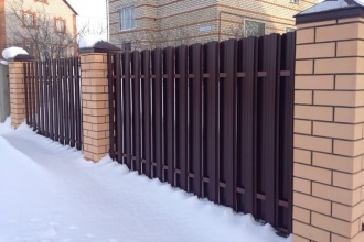 Забор из евроштакетника в шахматном порядке 30 метров фото в Дедовске